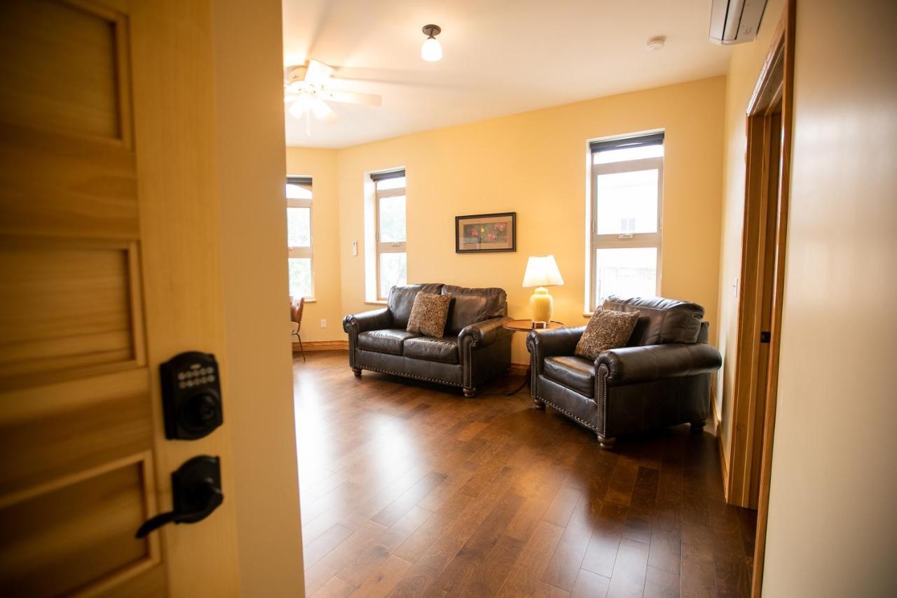 Goldfinch Suites Elkader Exterior photo