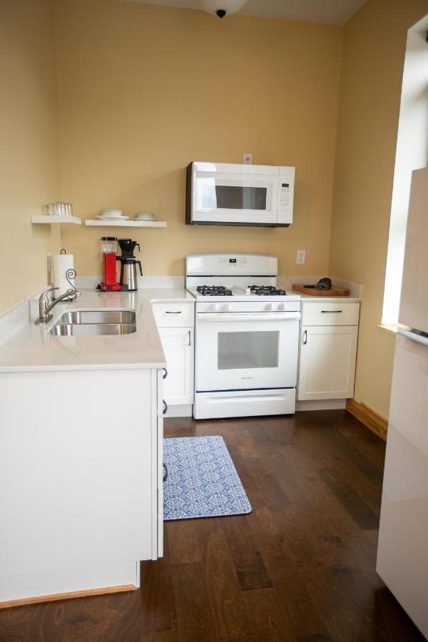 Goldfinch Suites Elkader Exterior photo