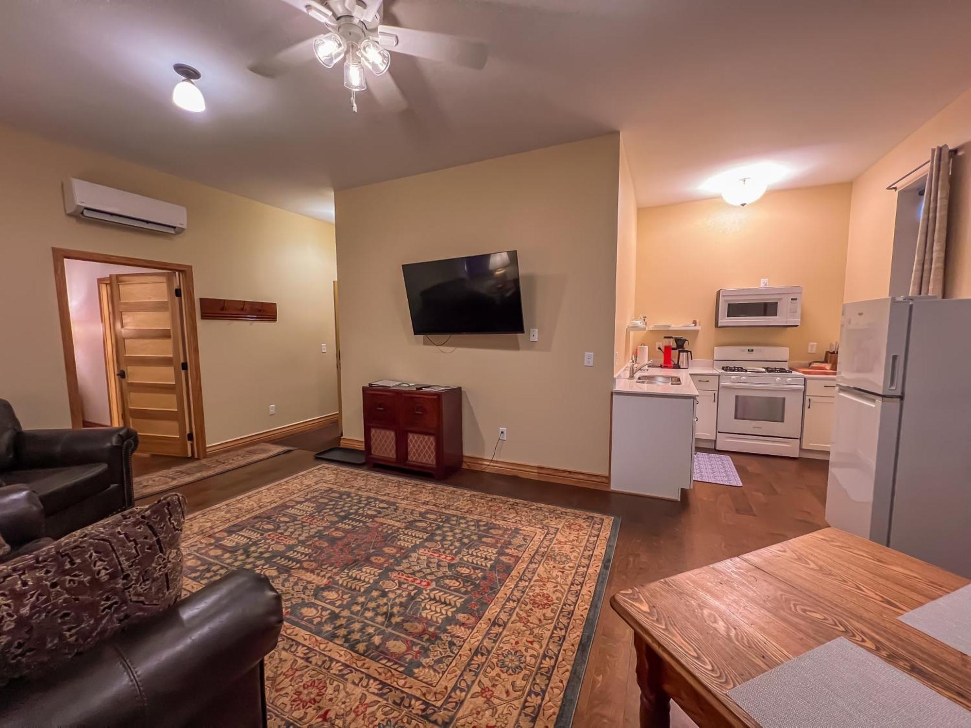 Goldfinch Suites Elkader Exterior photo