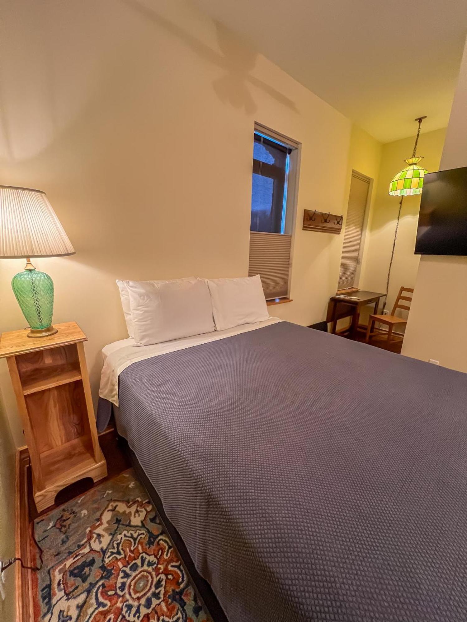 Goldfinch Suites Elkader Exterior photo